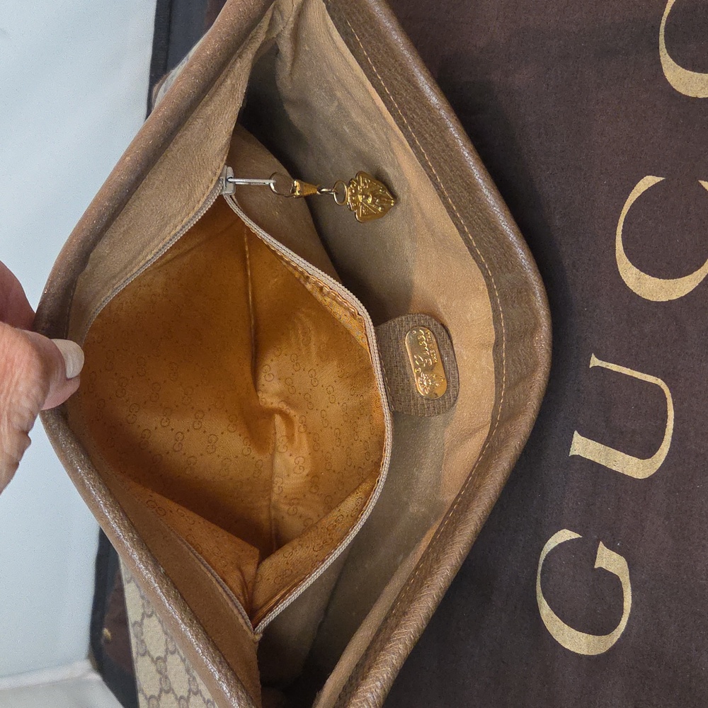Gucci 1970's Rare convertable crossbody/clutch an archived collectible piece - Picture 9 of 16